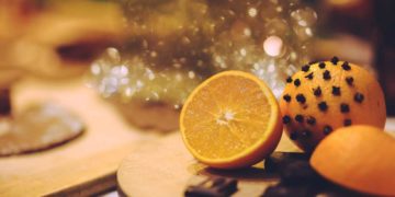 Truque natural: colocar cravos em uma laranja para combater odores