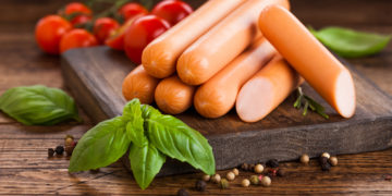 Não vai ter hot-dog: lote de salsichas é suspenso por Anvisa; veja o alerta