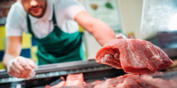 Queda de 4%: entenda por que o preço da carne menor no país