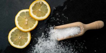 5 bons motivos para usar limão e sal do jeito certo em casa