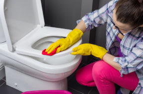 Truque da vovó: elimine de vez o cheiro de urina no banheiro com essa mistura caseira