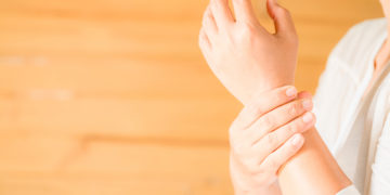 Formigamento nas mãos e nos pés: um sinal de alerta para a falta de vitamina B12