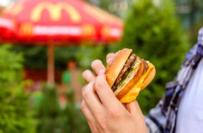 Alerta! Órgão regulador encontra plástico em alimentos do McDonald’s e Burguer King