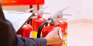 6 itens essenciais que todo mundo deve ter em casa para se preparar para emergências