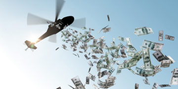 Chuva de dinheiro: mais de R$ 4 milhões são atirados de helicóptero; veja o caso
