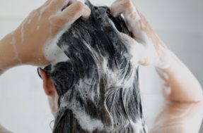 Café no shampoo: nova tendência promete cabelos hidratados e sedosos