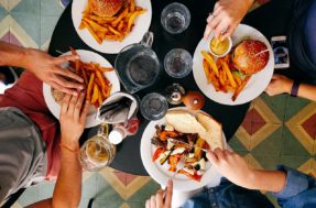 Se você janta após às 20h, este estudo tem uma péssima notícia para você