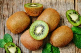 Faz bem! 9 benefícios inesperados de comer kiwi com casca