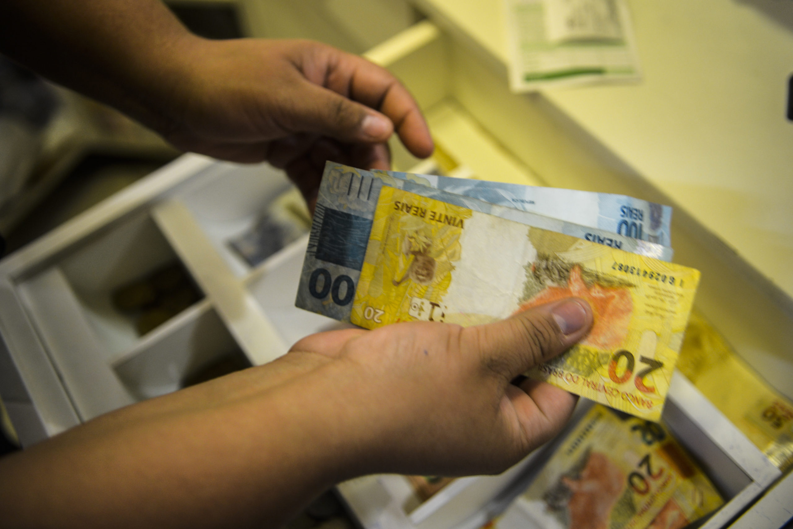 Brazilians could withdraw more than R$7 billion in 2024 and not know