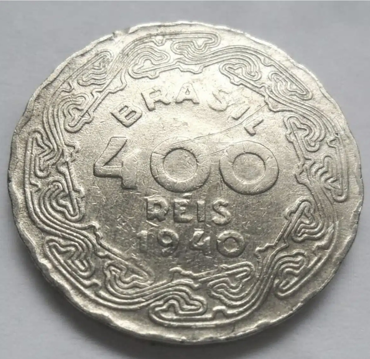 Veja detalhes da moeda de Getúlio, desejada entre os colecionadores. (Crédito: Reprodução)