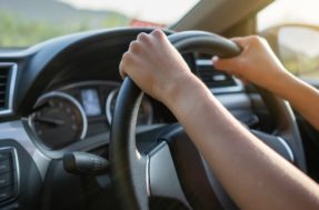 Quer o tanque de combustível durando mais? Existe uma velocidade perfeita para isso