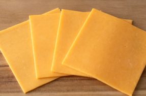 Por que o queijo cheddar é mais saboroso? Motivo vai te deixar em choque