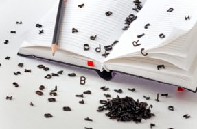 Essa palavra confunde por parecer errada, mas é totalmente correta