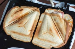 Truque fácil para fazer sanduíche sem ter que lavar a sanduicheira depois – queijo grudado nunca mais!