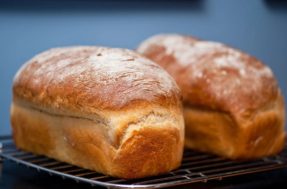 Cheiro de padaria em casa: receita de pão amanteigado na airfryer é de comer rezando