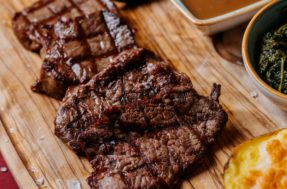 Adeus, bife duro! Descubra o segredo dos restaurantes para fritar carne como um chef