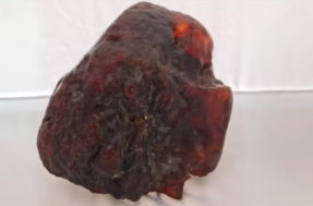 Idosa usava pedra de R$ 7 milhões como batente de porta sem saber