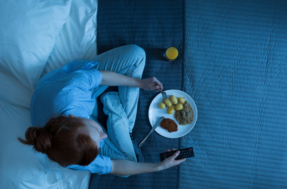 Qual o melhor horário para jantar e dormir bem depois?