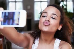 O que é mewing e por que essa pose para selfie está dando o que falar?
