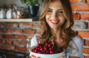 Melatonina que vem do pé: a fruta que vai te ajudar a adormecer e não acordar à noite