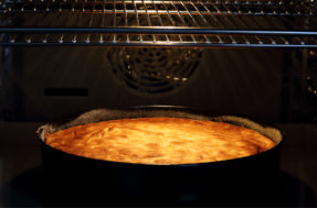 Confeiteiros revelam qual temperatura garante um bolo fofíssimo e sem afundar